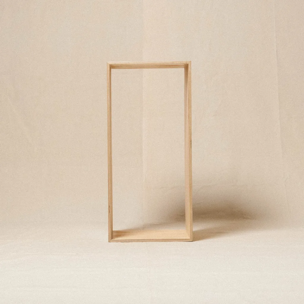 Mina Stand.webp
